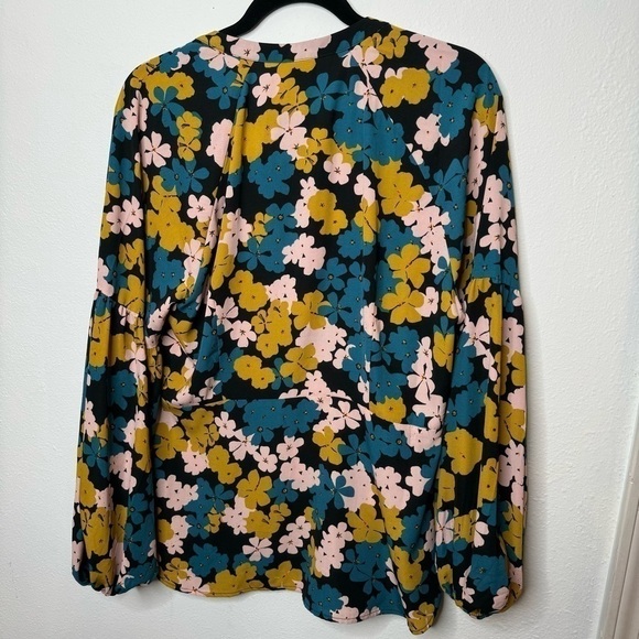 Cabi Favorite Blouse in Floral Pop | Size Large - Picture 7 of 9